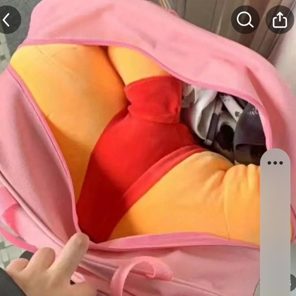 Sanrio Hello Kitty Travel bag. Color: pale pink - Picture 9 of 15